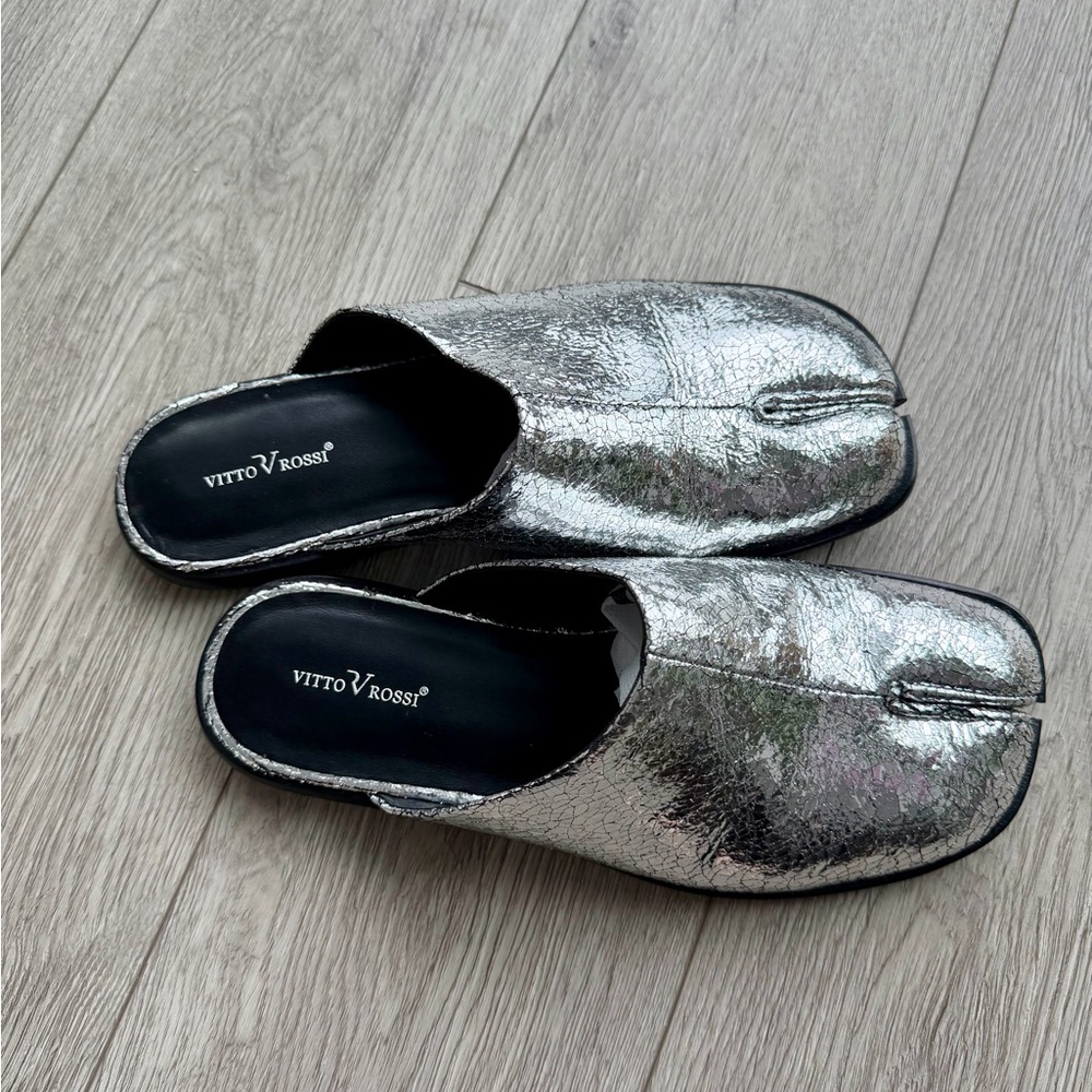 Vittorio Cracked Metallic Silver Split-Toe Mule